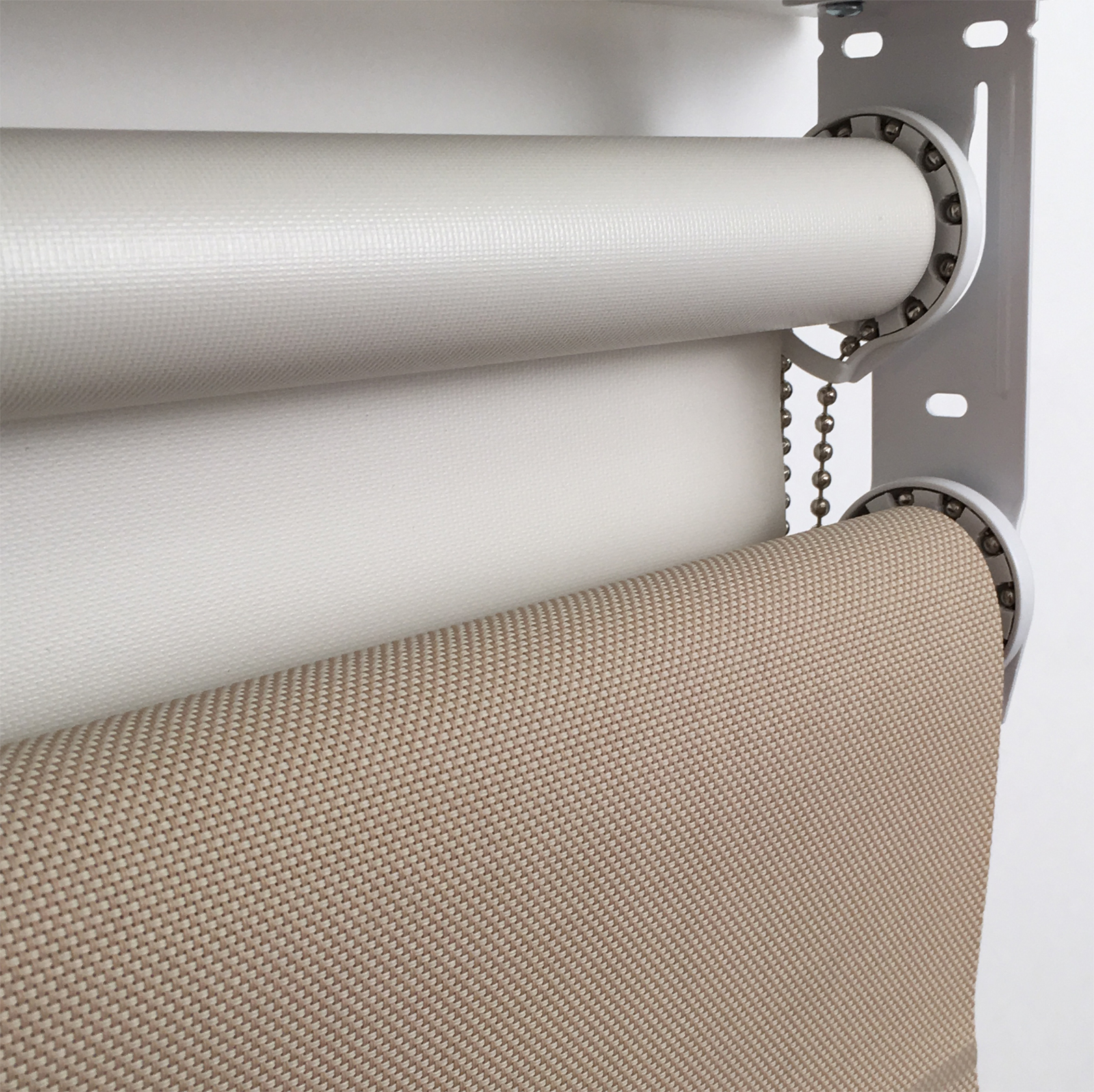 picture of designer screen shade with clutch and fascia